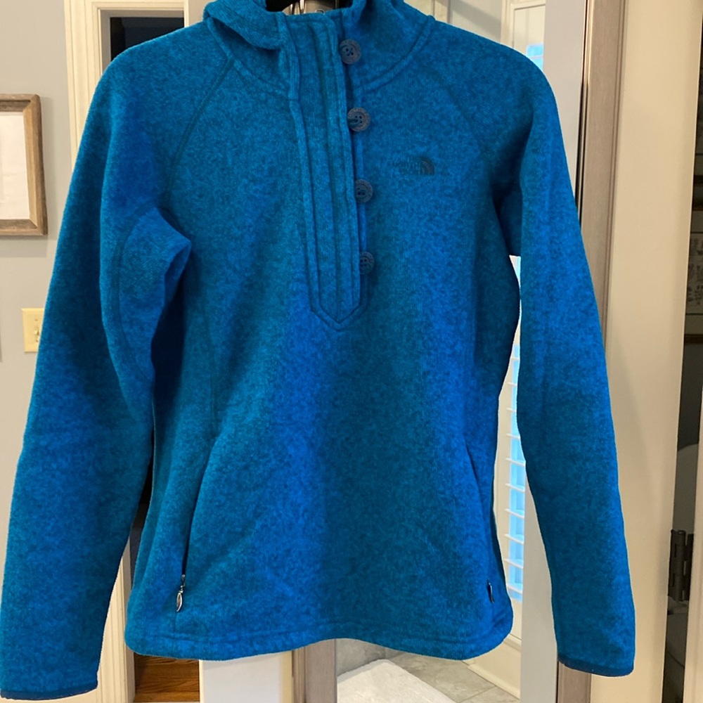 The North Face fleece lined hooded Pullover. Super warm, worn once.